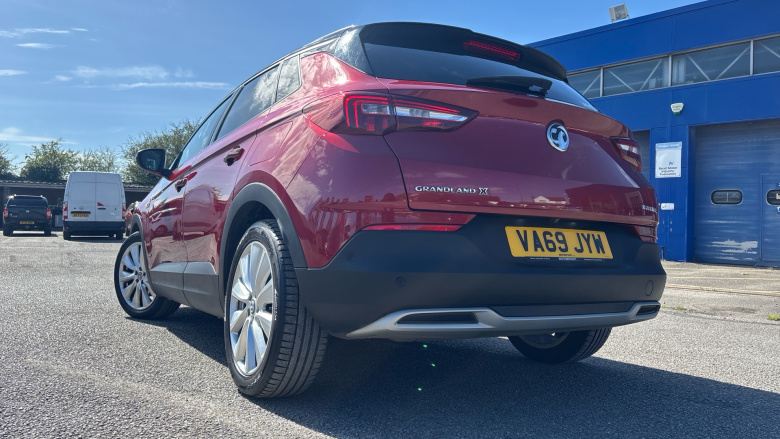Vauxhall Grandland X 1.6 Hybrid4 300 Ultimate Nav 5dr Auto Hatchback